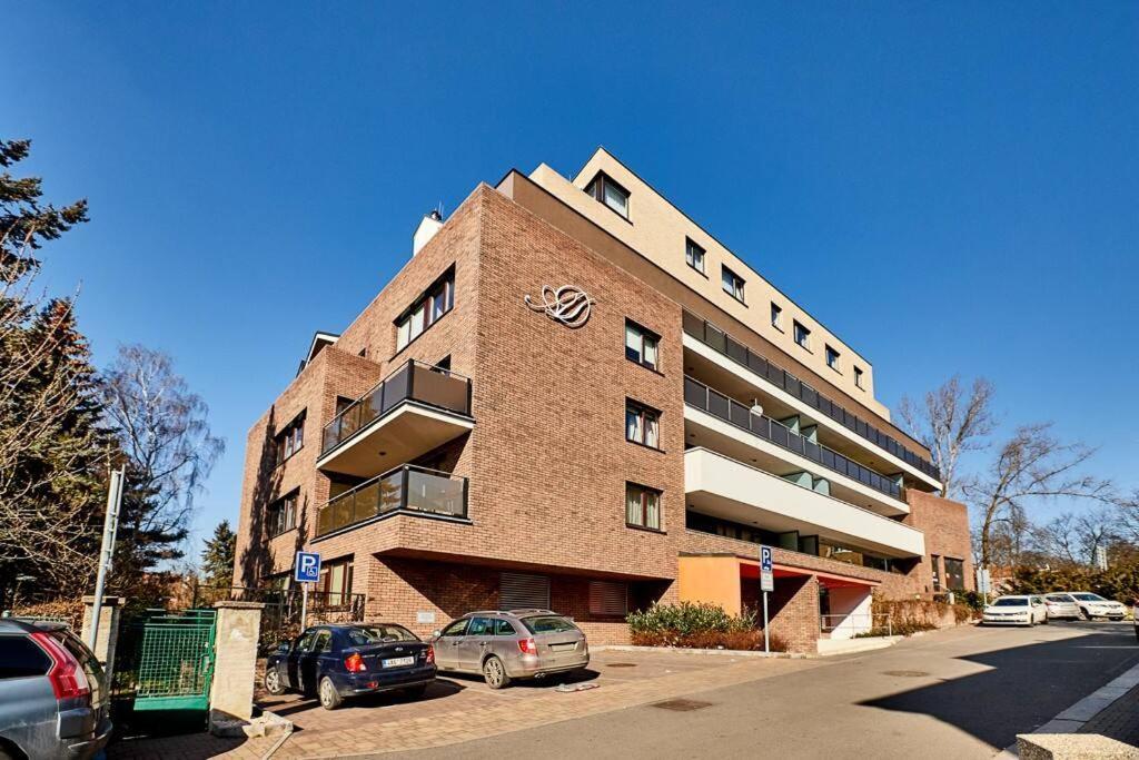 Luxury Apartment In Prague And Free Parking المظهر الخارجي الصورة