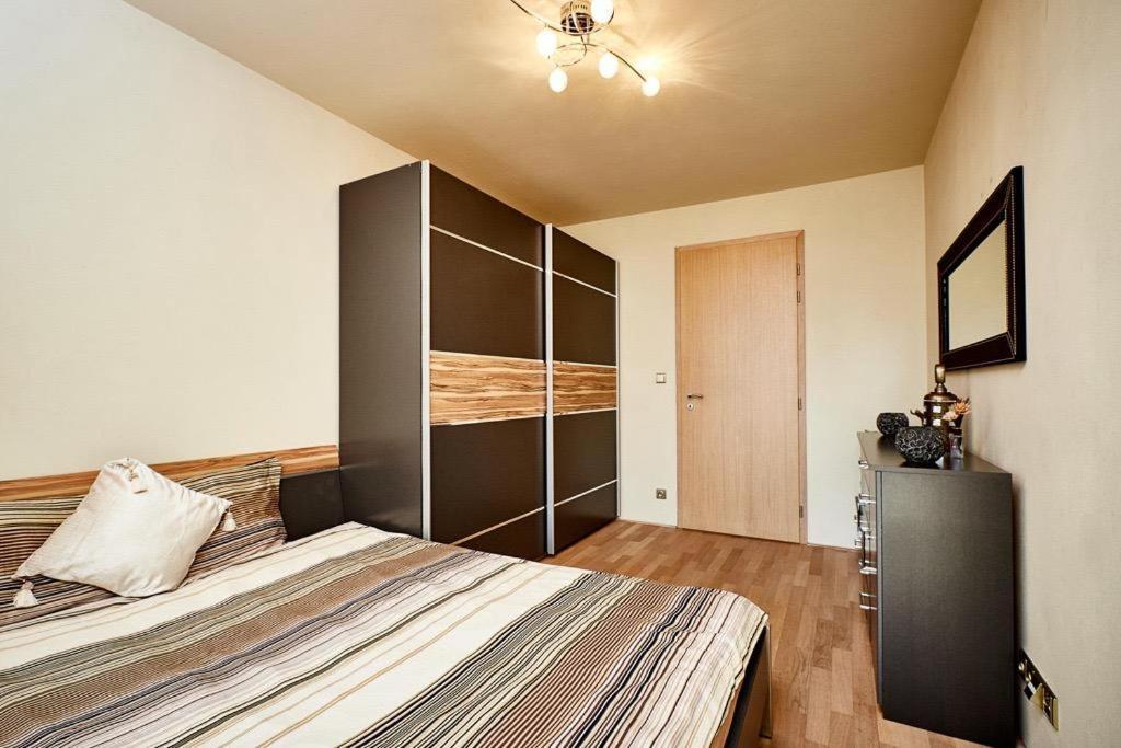 Luxury Apartment In Prague And Free Parking المظهر الخارجي الصورة